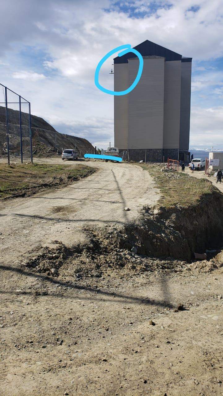 Falleció un operario al caer de un quinto piso de una obra en construcción