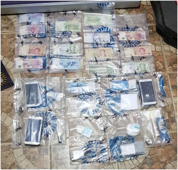 Detienen a dos sujetos que transportaban cocaína en un remis