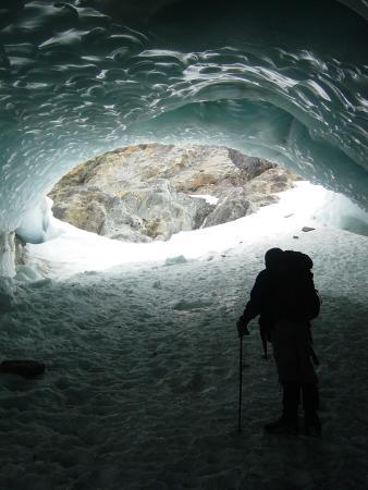 Desde la Comisión de Auxilio Ushuaia recuendan que esta prohibido el acceso a las ‘Cuevas de Hielo’