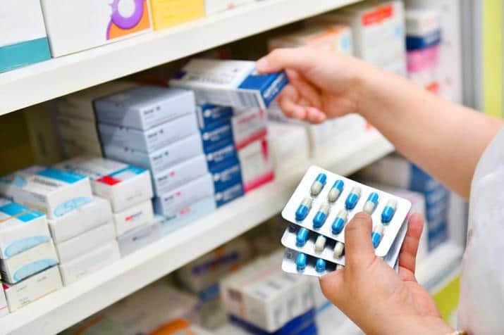 Rebajarían los precios de los medicamentos por varios meses