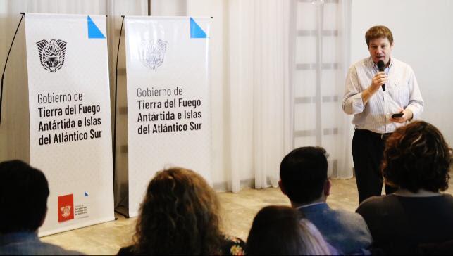 El Gobernador Gustavo Melella encabezó este martes un encuentro multisectorial para analizar la situación general de la provincia