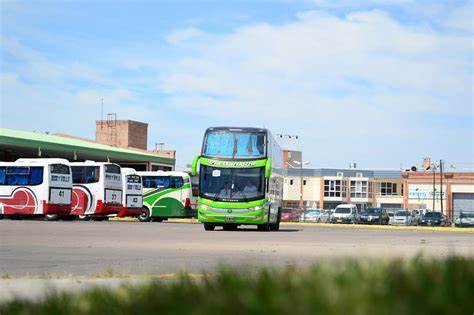 Se suspendieron los micros de larga distancia, trenes y vuelos de cabotaje