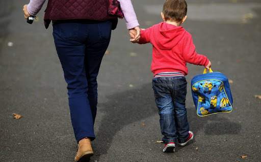 Padres separados podrán trasladar a sus hijos de un domicilio a otro