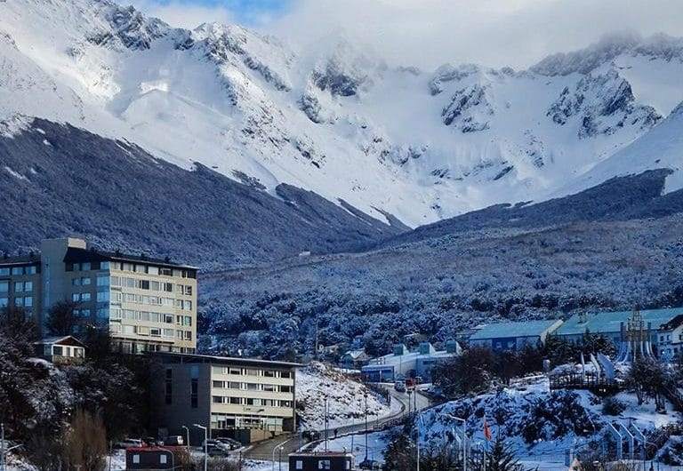 Nieva en Ushuaia a días del inicio de la temporada de verano turística