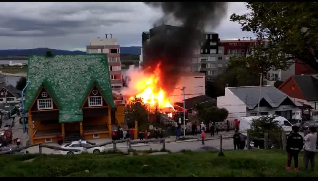 Vecinos inician campaña solidaria por el incendio en Ushuaia