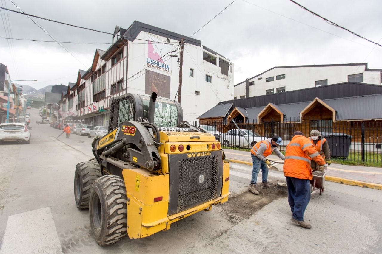 Continúan los trabajos de bacheo y dos empresas están interesadas en concretar obras de pavimentación