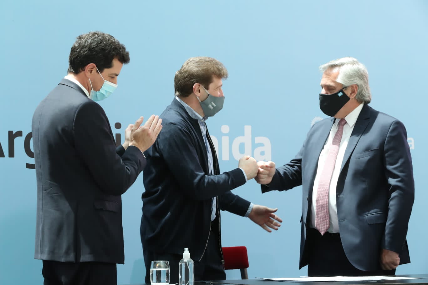 Gustavo Melella firmó con el presidente Alberto Fernández el consenso fiscal 2020