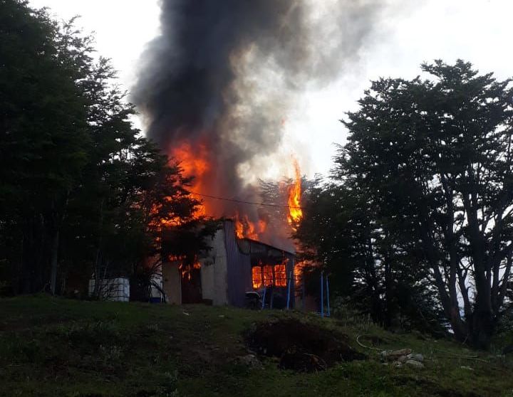 Un anafe prendido causó un incendio