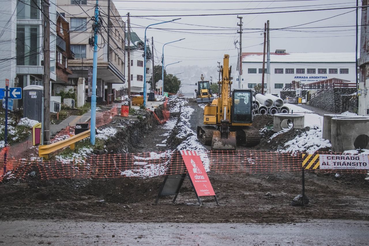 Avanza la renovación de redes en la calle Yaganes