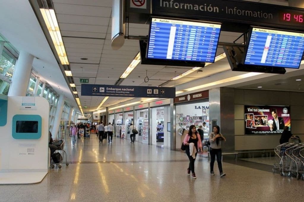 Los pasajes internacionales encarecen con el aumento de la tasa en dólares