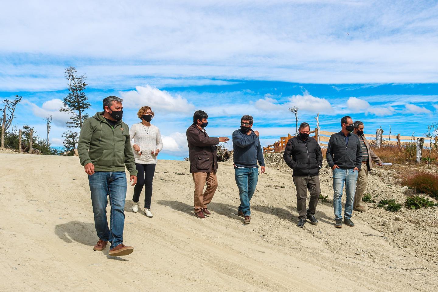 Autoridades de Tolhuin recorrieron la obra de gas en el barrio “Altos de la Montaña”