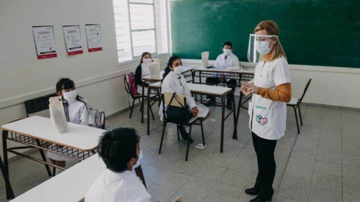 Tras 11 meses, vuelven las clases presenciales en cuatro distritos