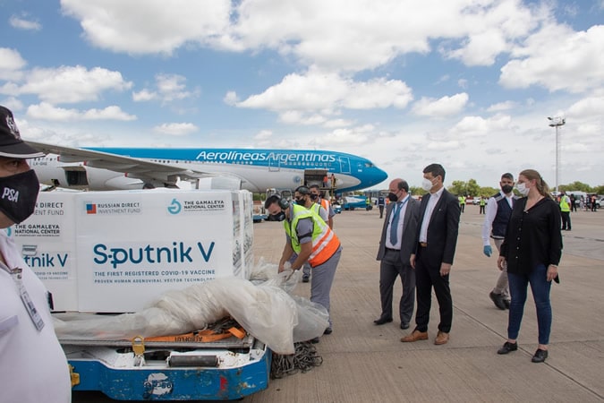 Mañana partiría un vuelo a Rusia para traer nuevas dosis de Sputnik V