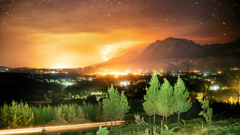 Incendio en el Bolsón: «El fuego está contenido pero no controlado», expresó el viceministro de Ambiente