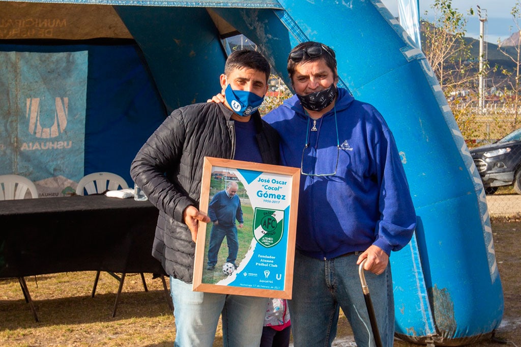 Se realizó un emotivo homenaje a “Cocol” Gómez