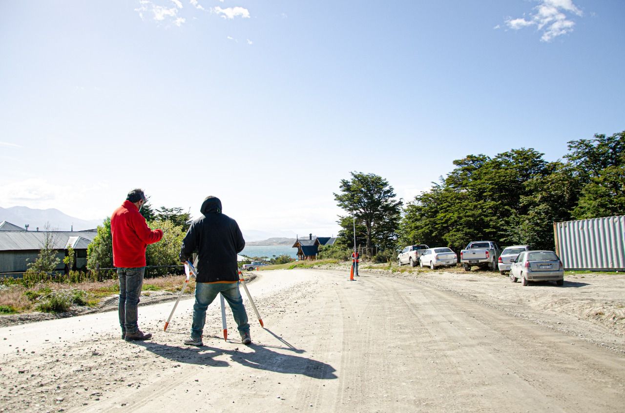 Empezó la pavimentación de la calle Los Ñires en el Pipo