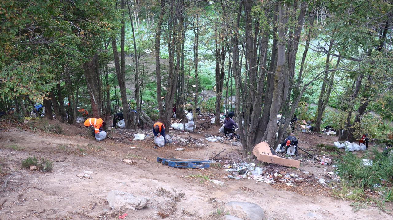 Realizaron tareas de limpieza y retiro de residuos en El Cañadón