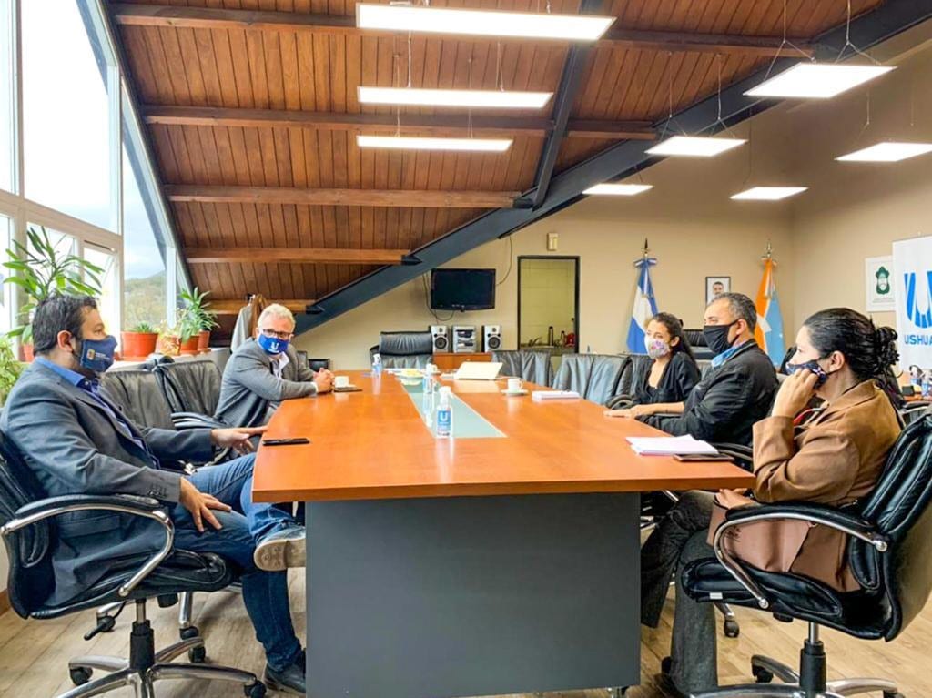 Capacitación del personal municipal: reunión entre autoridades y el CENS para definir agenda de trabajo