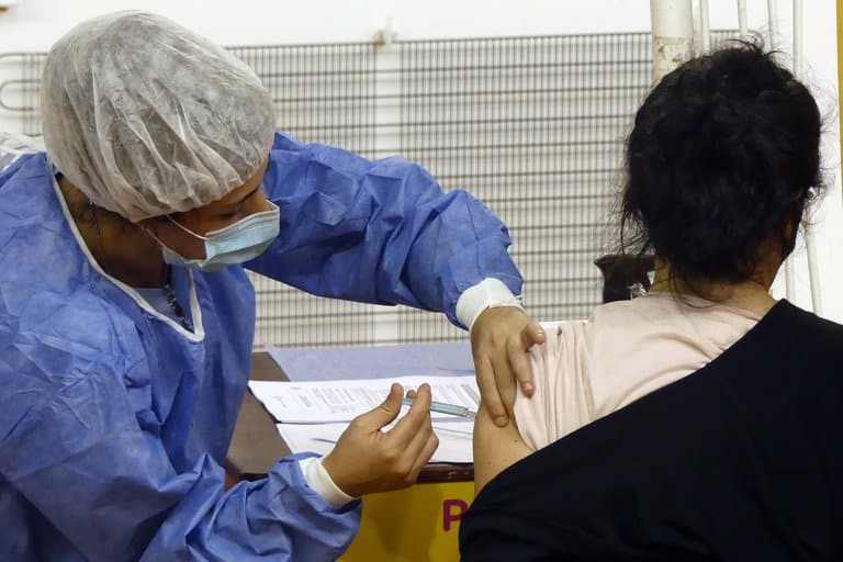 La confianza de los argentinos en las vacunas trepó del 53% al 70%