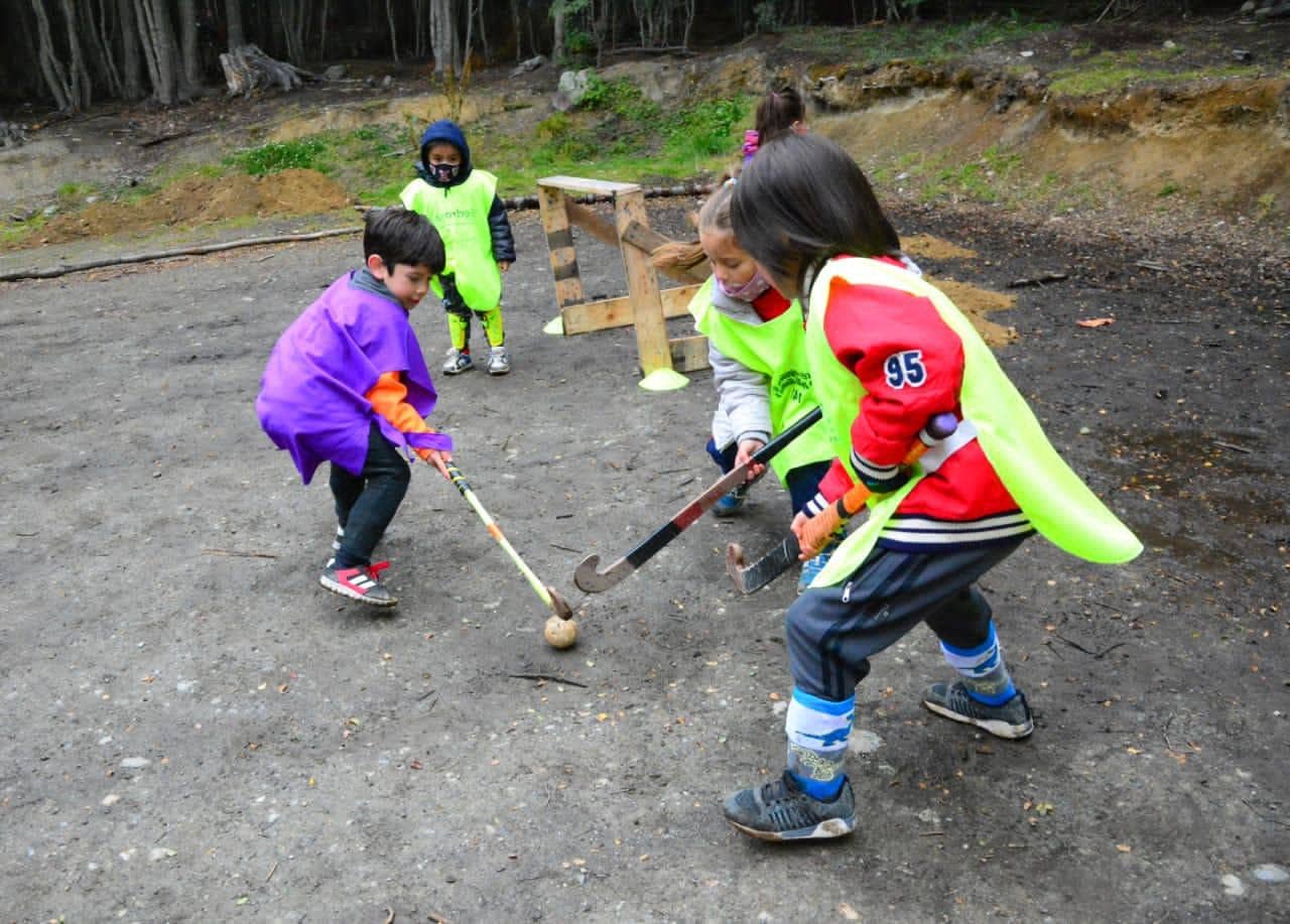 Hockey Social: El municipio acompañó el torneo en el barrio Dos Banderas