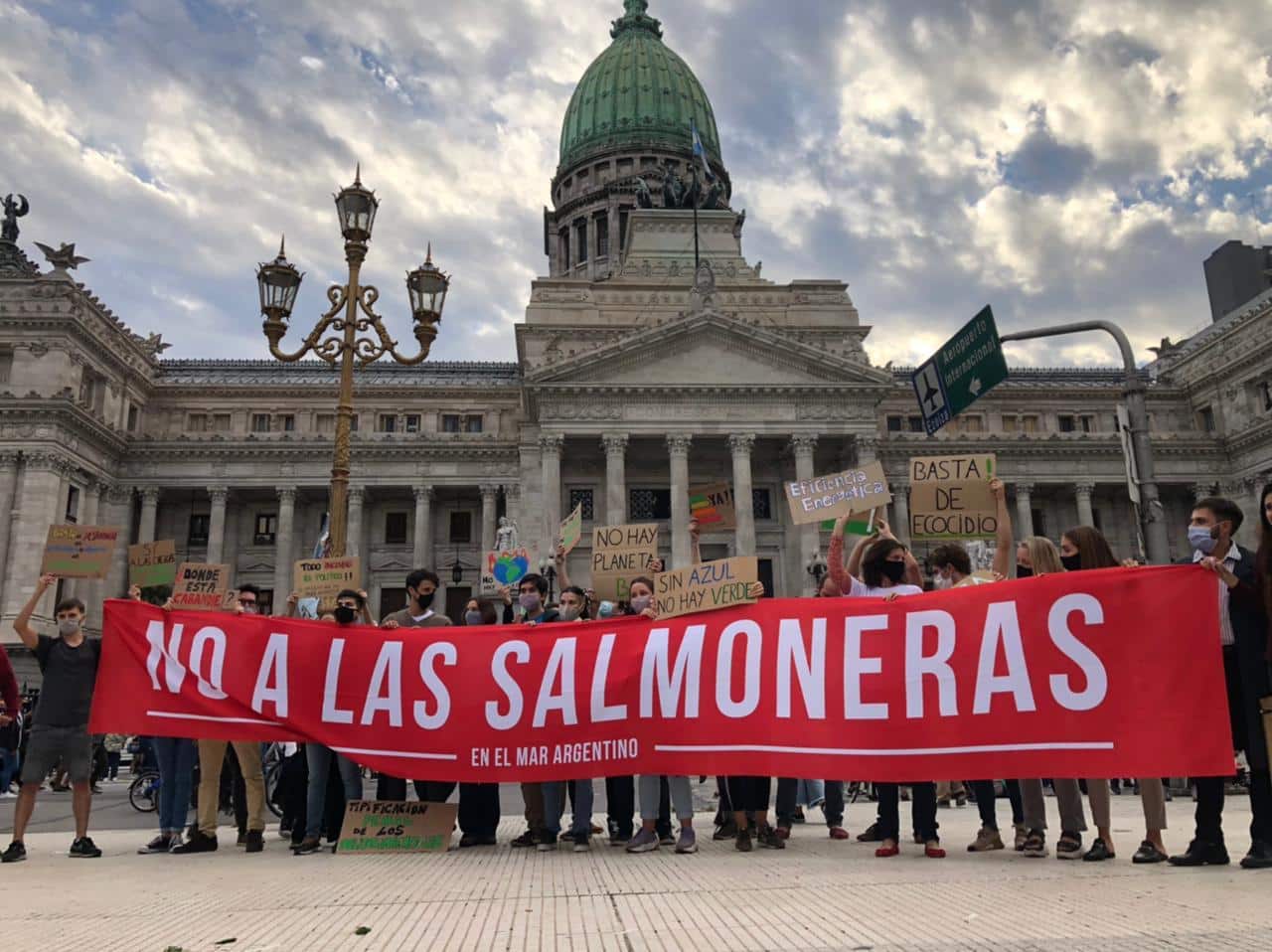 El reclamo por la Salmonicultura llega al Congreso Nacional