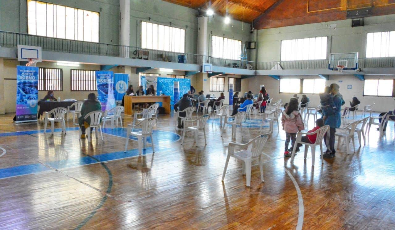Continúa la atención de ANSES y la Municipalidad en la Cancha 4 del Polideportivo