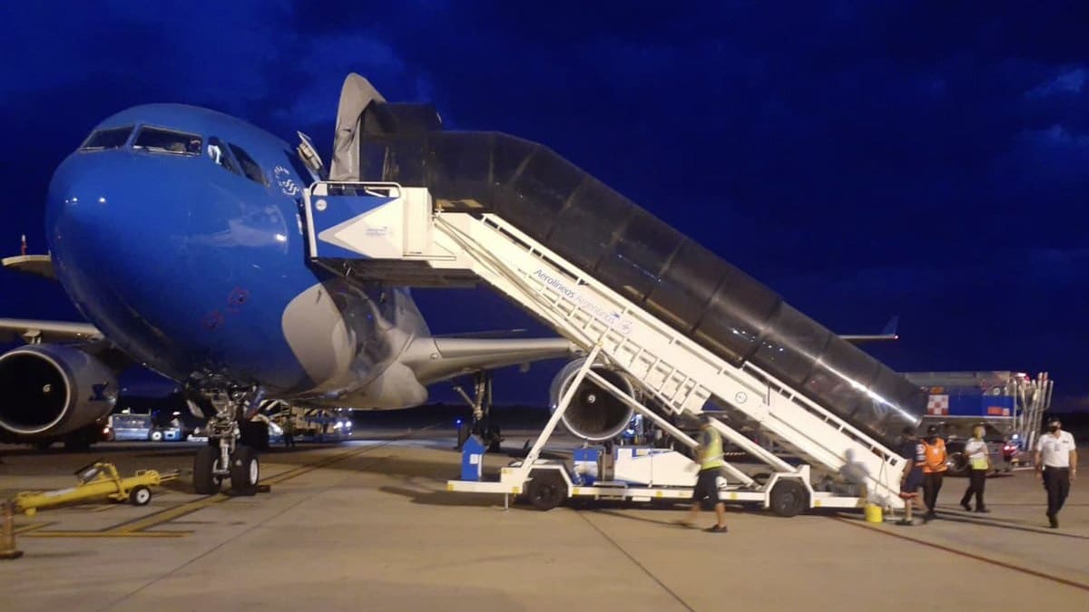 A la madrugada partirá un nuevo vuelo hacia Moscú por más vacunas