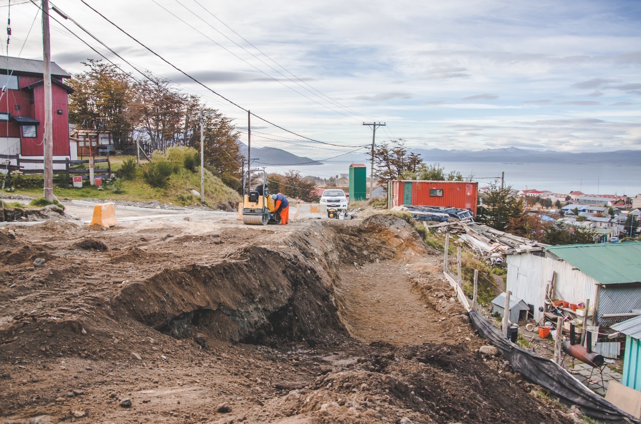 Inician los trabajos en la calle Los Navegantes para su pavimentación