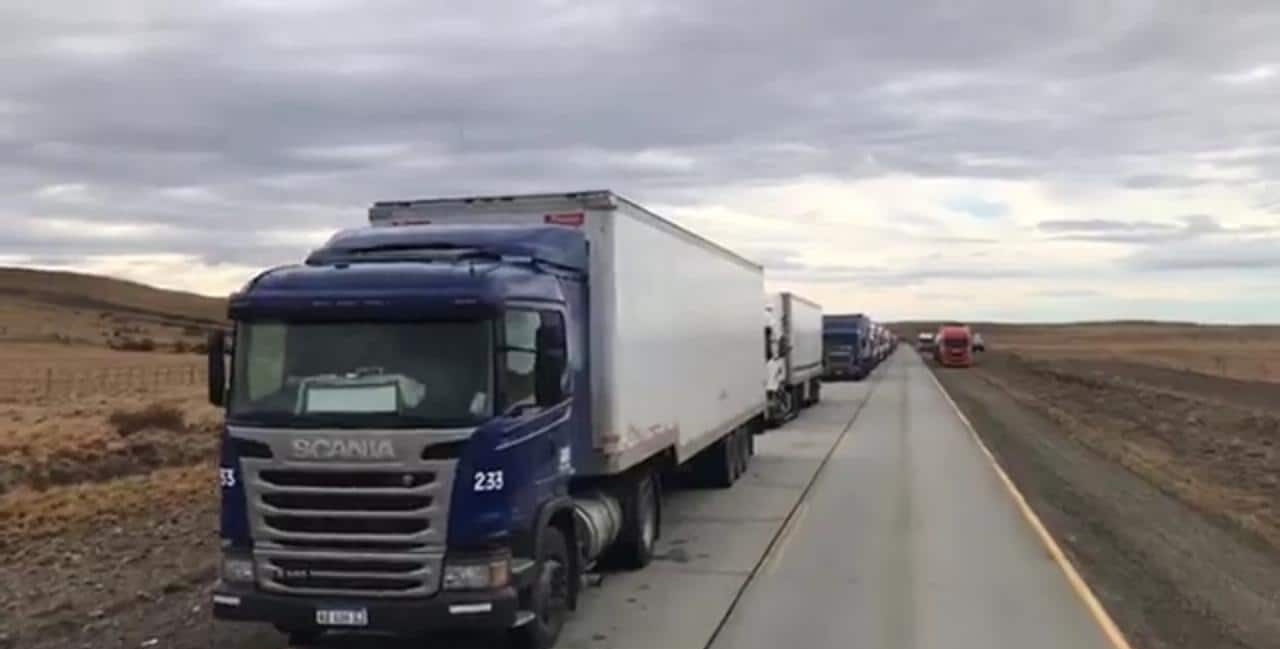 Más de 600 transportistas varados por el corte en Chile