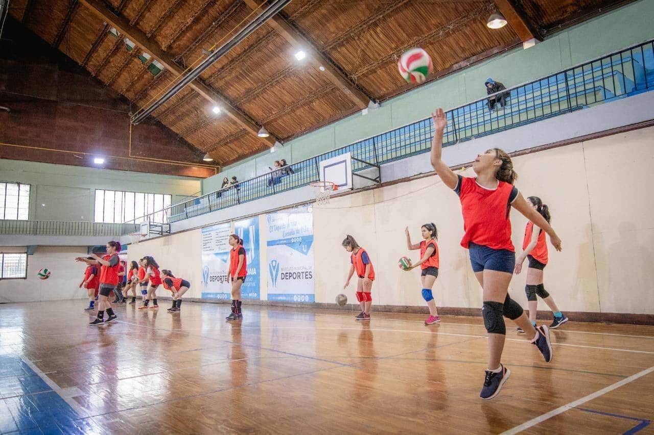 Escuelas deportivas: se mudan del Ana Giró a la cancha 4 del Polideportivo de Ushuaia