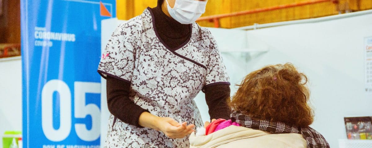 Gobierno intensifica las medidas sanitarias de hisopados y vacunación en la provincia