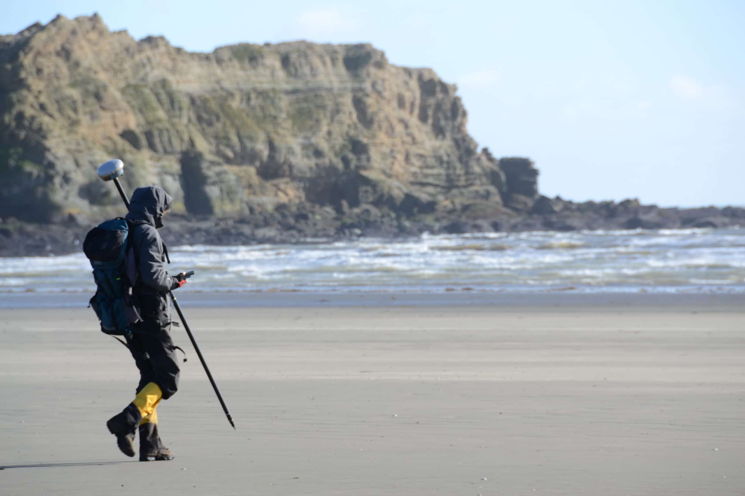 Cómo desarrolla su tarea un geólogo en Tierra del Fuego