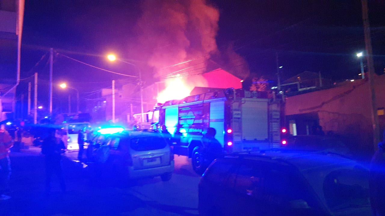 Falleció un hombre en el incendio de calle Lirio de los Valles