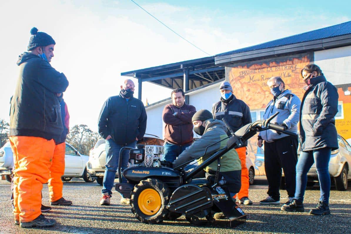 Tolhuin: El Municipio adquirió tres motocultivadores para impulsar la producción frutihortícola