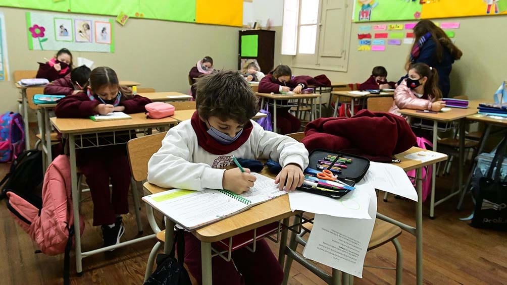 El Consejo de Educación avaló el piso mínimo de 70% de contenidos aprobados para promocionar el año
