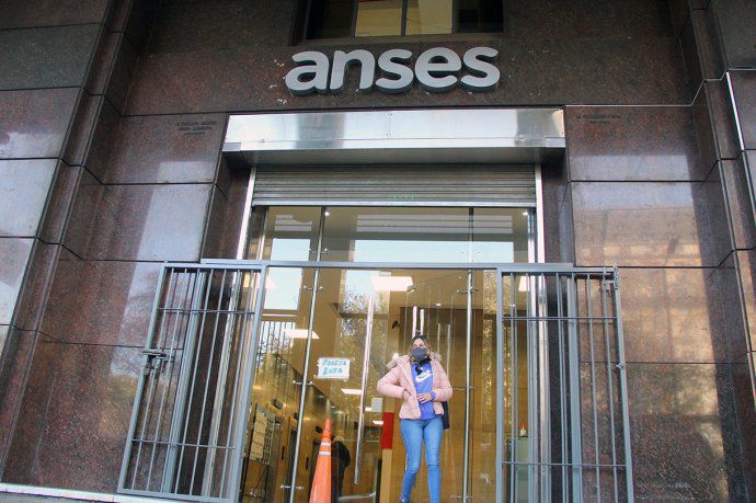 ANSES pagará hasta $13.000 a monotributistas: cómo solicitarlo