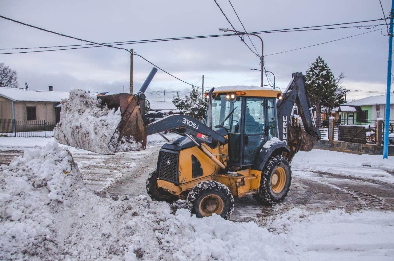 Municipio trabaja en el despeje y limpieza de nieve