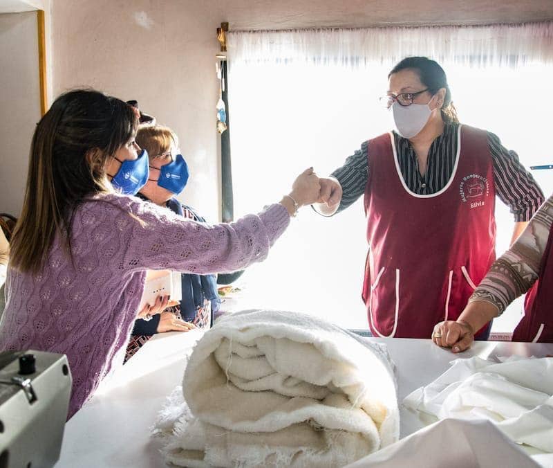 Mujeres cooperativistas producen elementos de gestión menstrual sustentables