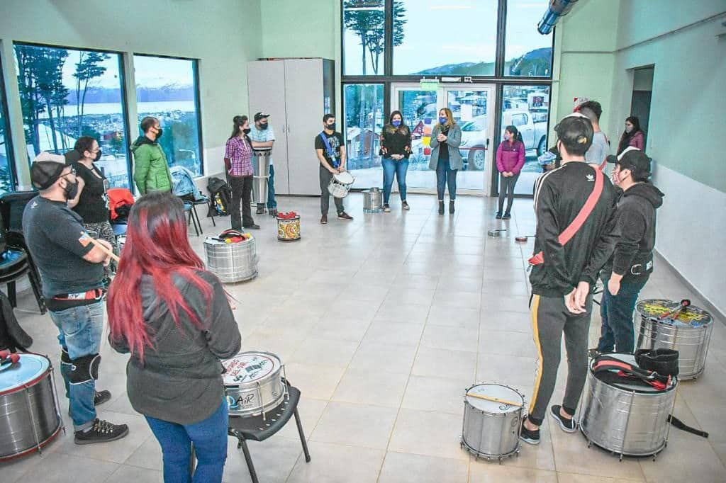 Fue un éxito la primera semana del taller de percusión a cargo de “La familia del Tambor”