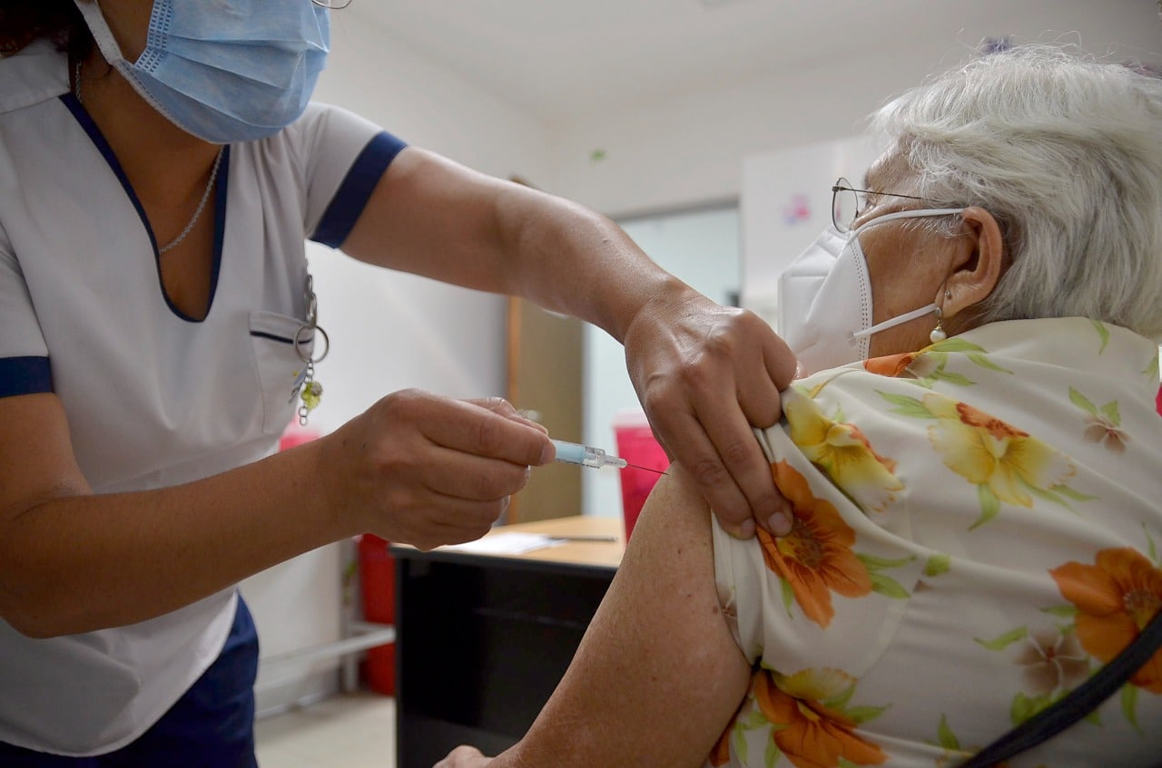 Más de un 60% de mayores de 50 años recibieron las 2 dosis contra el COVID