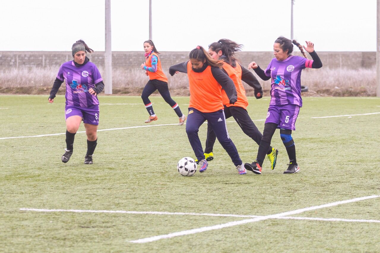 Equipos provinciales de voleibol y fútbol realizaron una concentración provincial