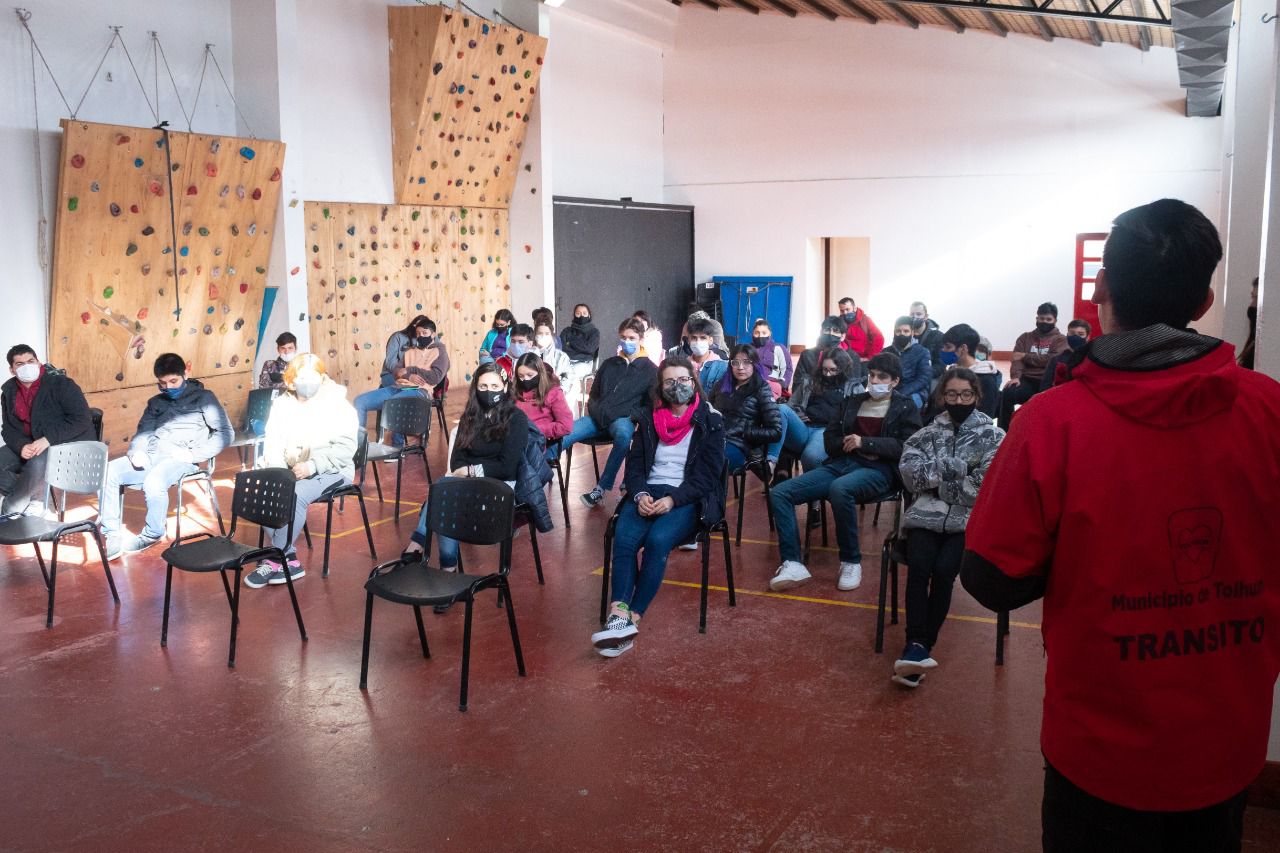 Se desarrollaron charlas sobre «Alcoholemia Cero y Consumo Problemático” en Tolhuin