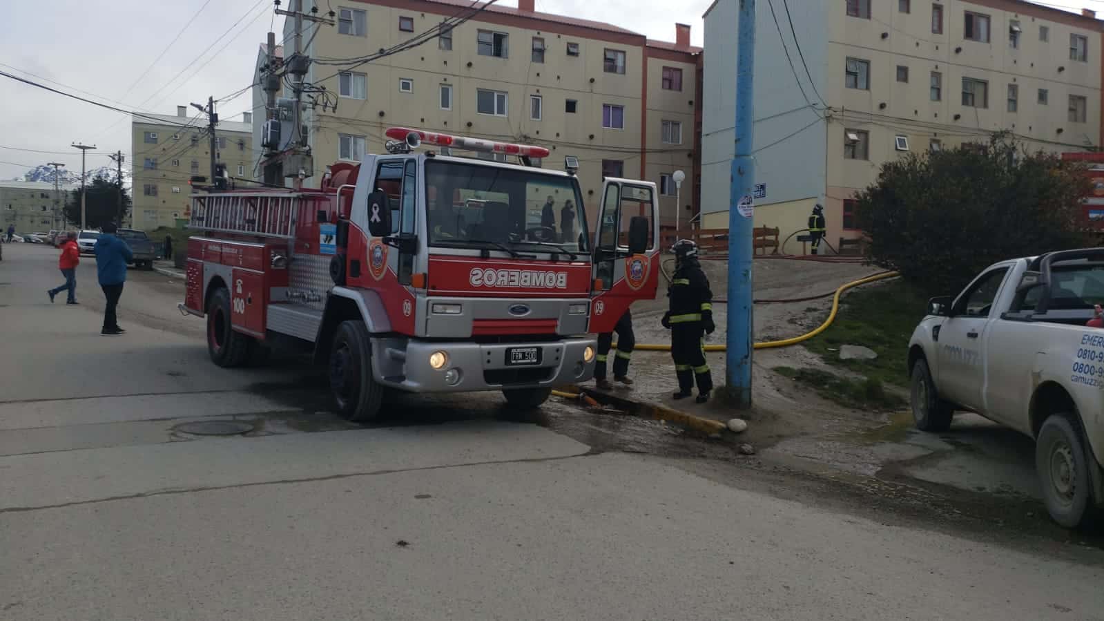 Evacuaron una tira de departamentos en las 640 viviendas