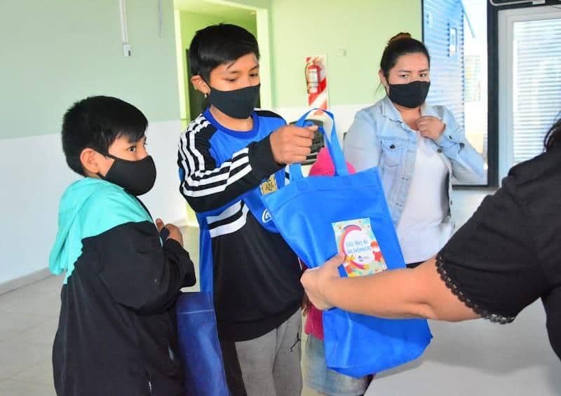 Concluyó el mes de las infancias con una entrega de juguetes en el SUM de KyD