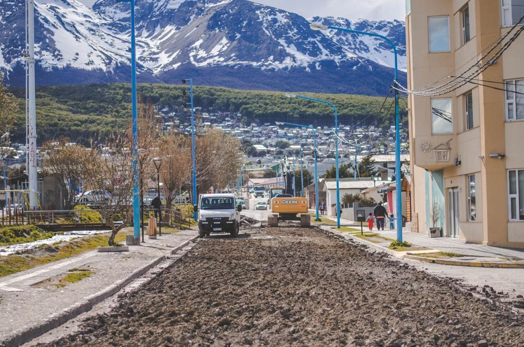 Comienzan los trabajos de repavimentado en la calle Damiana Fique