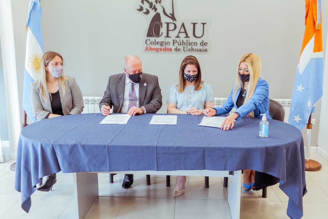 El registro civil y el Colegio Público de Abogados de Ushuaia firmaron un convenio de colaboración