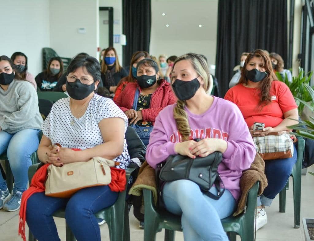 Más de 150 emprendedoras de la capital fueguina se reunieron con la secretaria de la Mujer