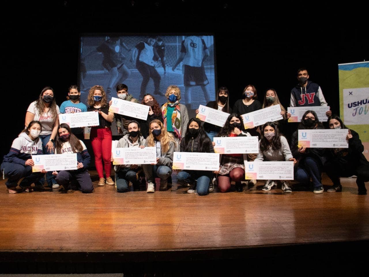 La Municipalidad entregó los premios a los y las jóvenes participantes del Ushuaia Joven
