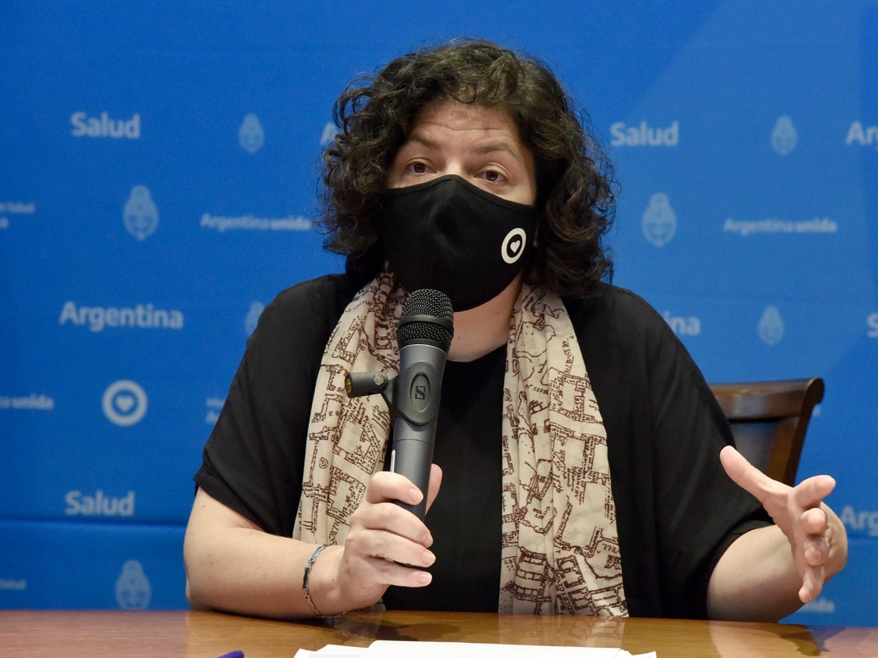 La Ministra de Salud confirmó que toda la población recibirá un refuerzo de la vacuna