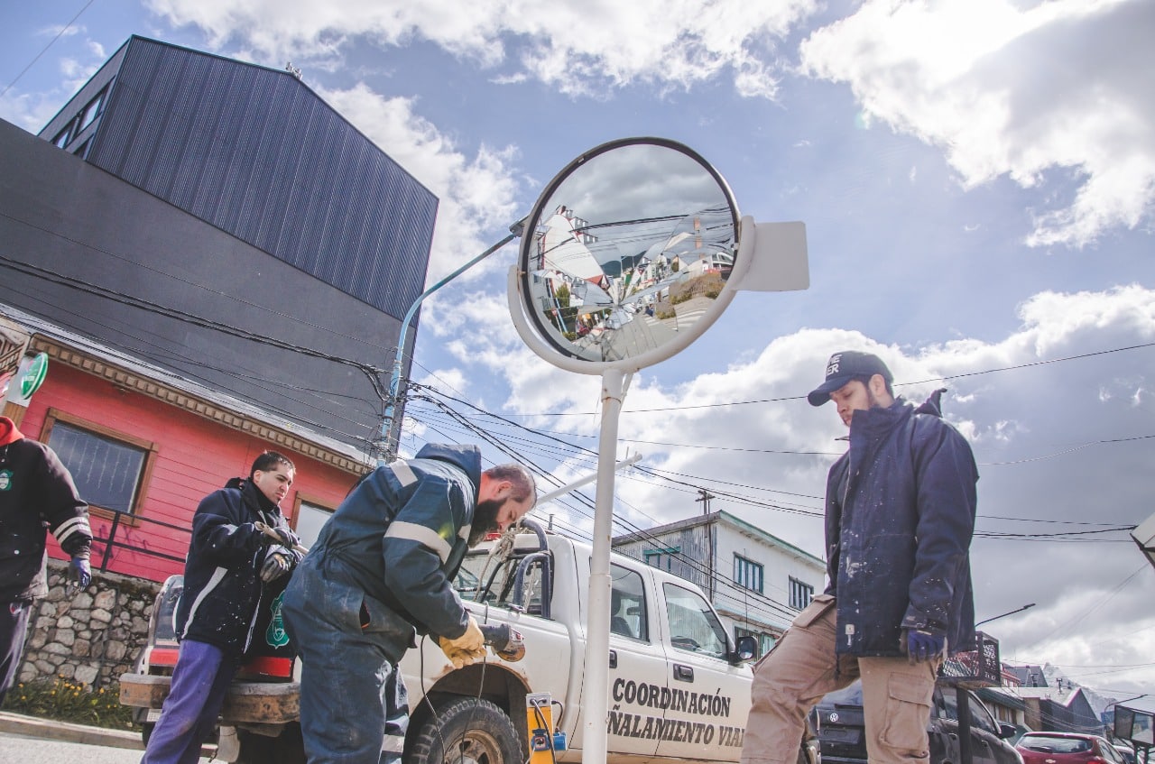 Colocaron espejos parabólicos en distintos puntos de la ciudad